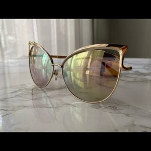 NWOT Glamorous Retro Style Large Sunglasses Iridescent Mirrored Lenses